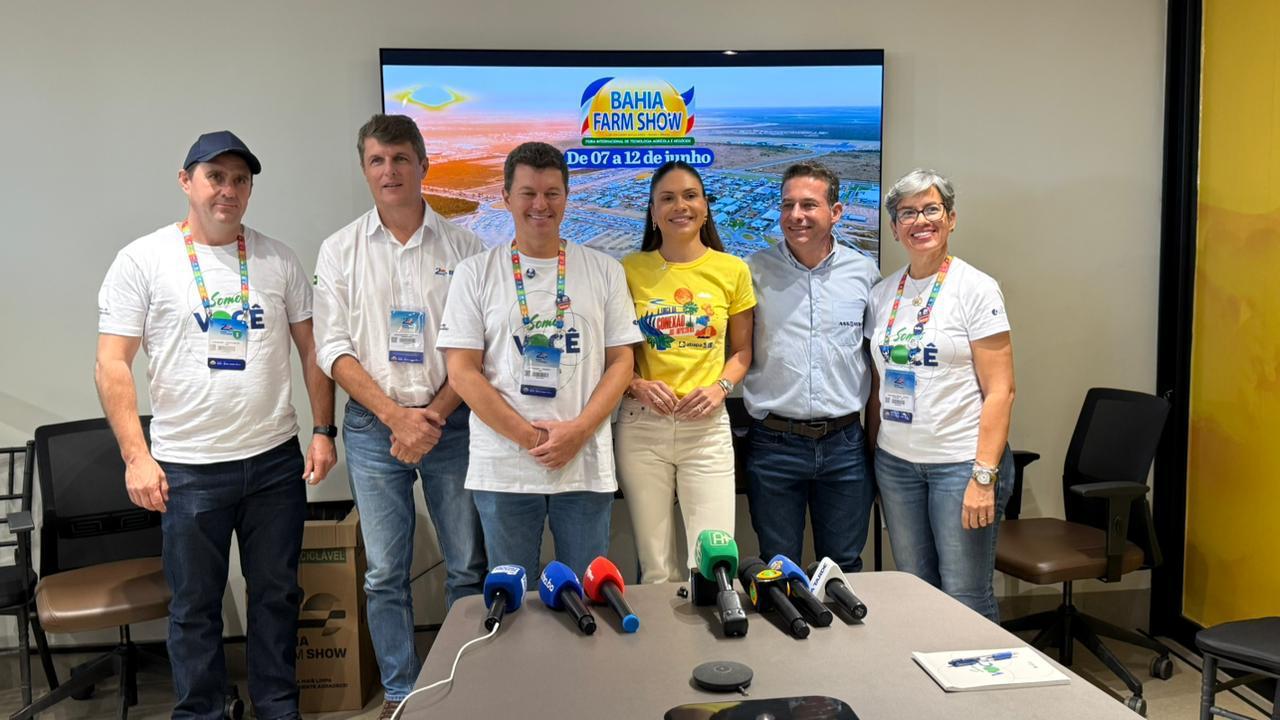 Moisés Schmidt, Alan Malinski, Lizane Ferreira, Jarbas Bergamaschi, Alessandra Zanotto Costa e Maicon Crestani posando para foto oficial