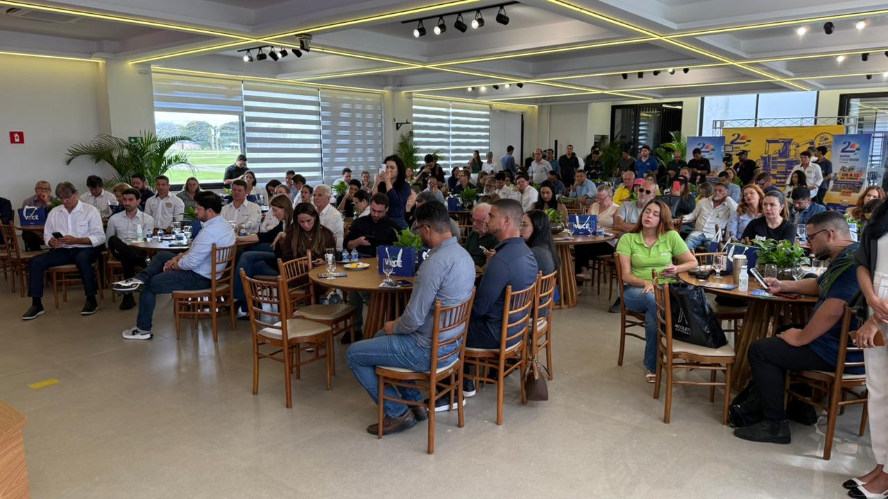 Mesa de café da manhã com produtos do Oeste da Bahia durante apresentação da Bahia Farm Show 2026